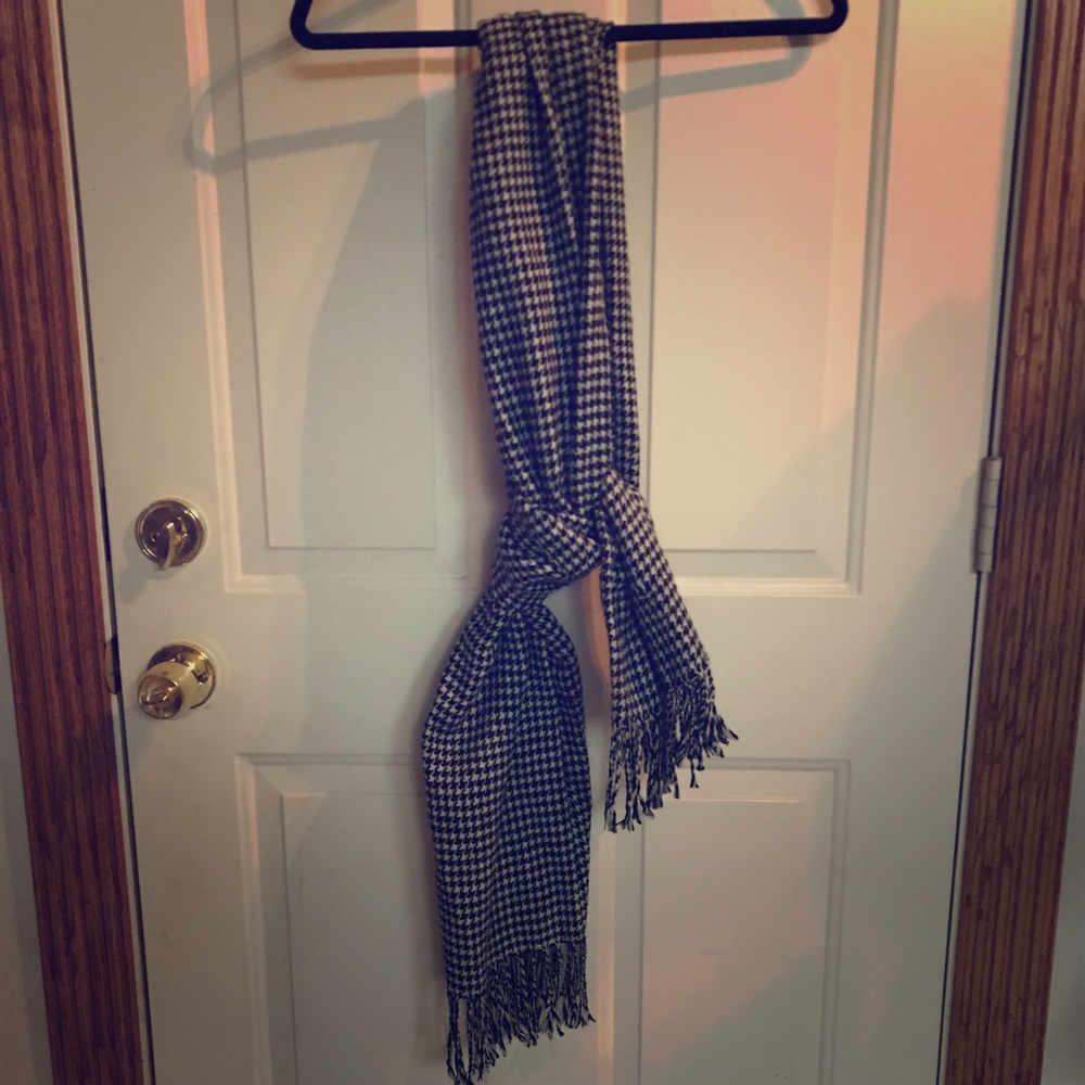 Houndstooth Black & White Print Scarf